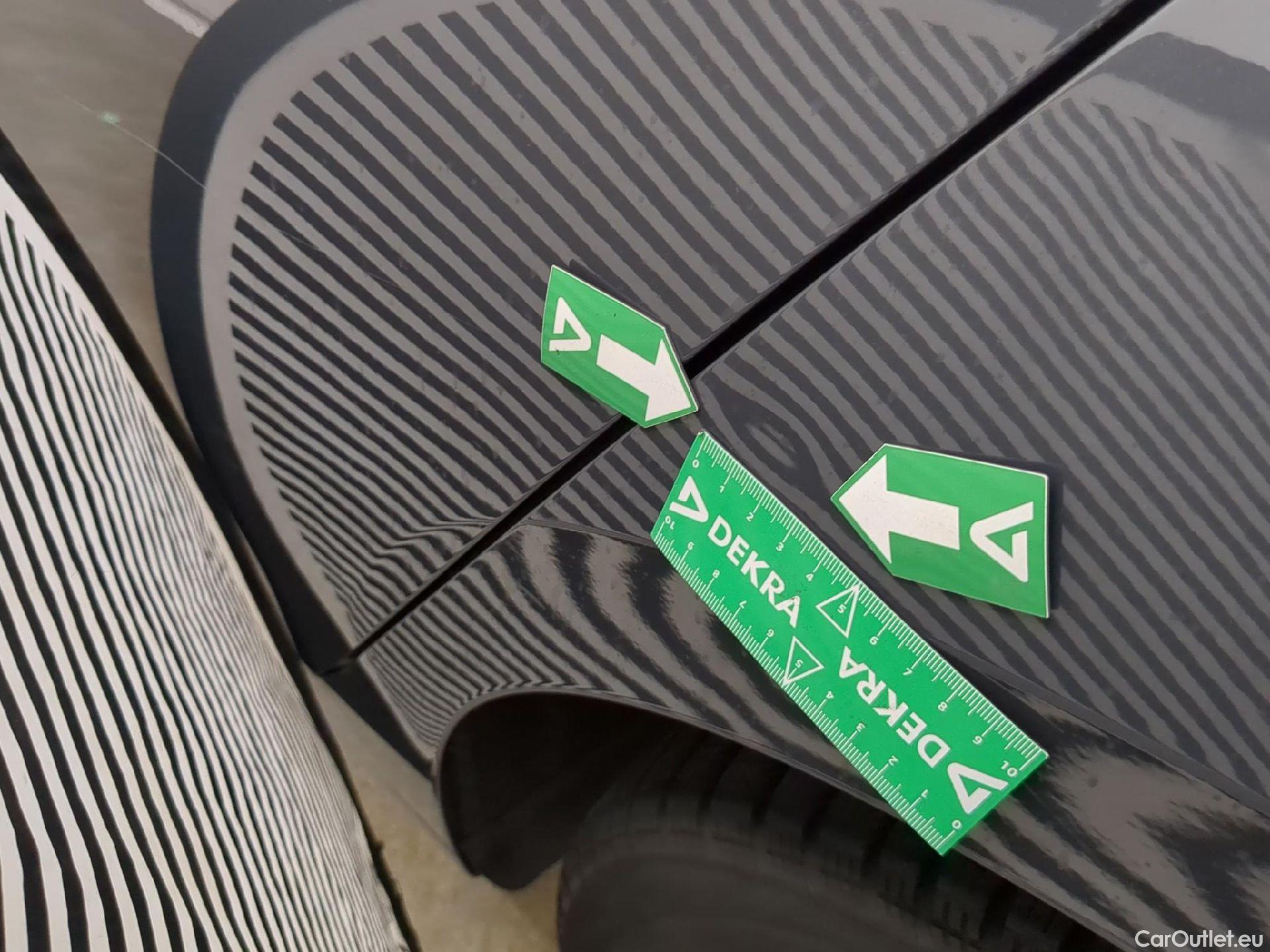  Volkswagen  Golf  VOLKSWAGEN / 2020 / 5P / Berline 2.0 TDI SCR 115 DSG7 Life Busi #33