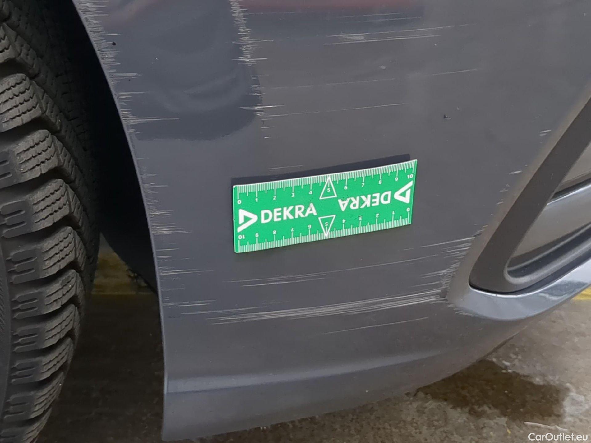  Volkswagen  Golf  VOLKSWAGEN / 2020 / 5P / Berline 2.0 TDI SCR 115 DSG7 Life Busi #4