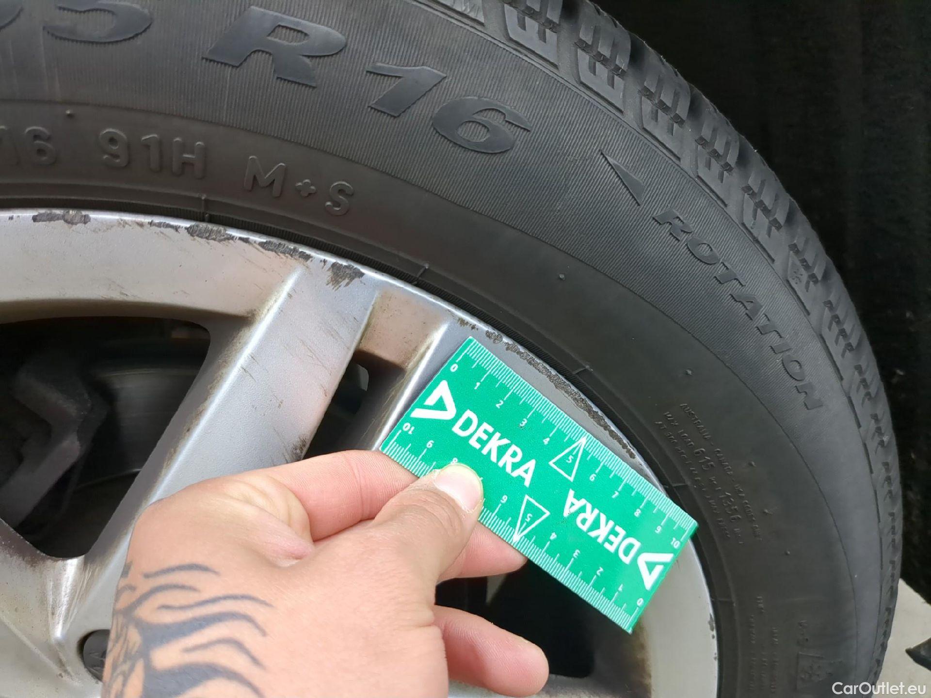  Volkswagen  Golf  VOLKSWAGEN / 2020 / 5P / Berline 2.0 TDI SCR 115 DSG7 Life Busi #16