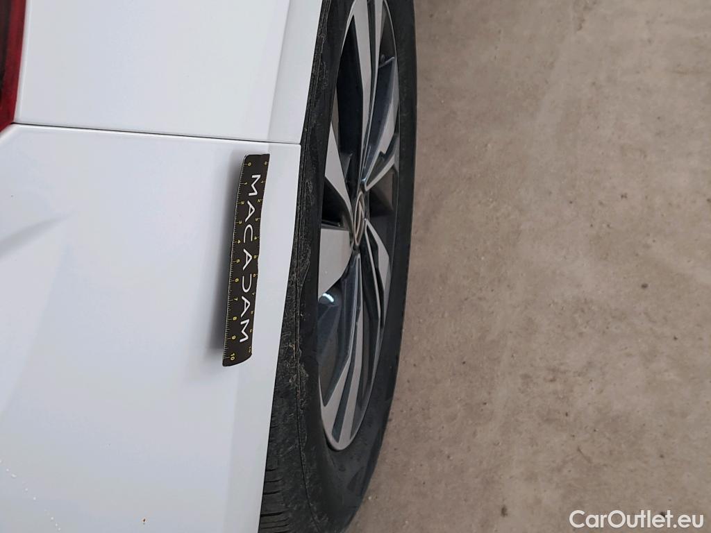  Volkswagen  Polo VOLKSWAGEN  / 2017 / 5P / Berline 1.0 TSI 95 Lounge Business #2