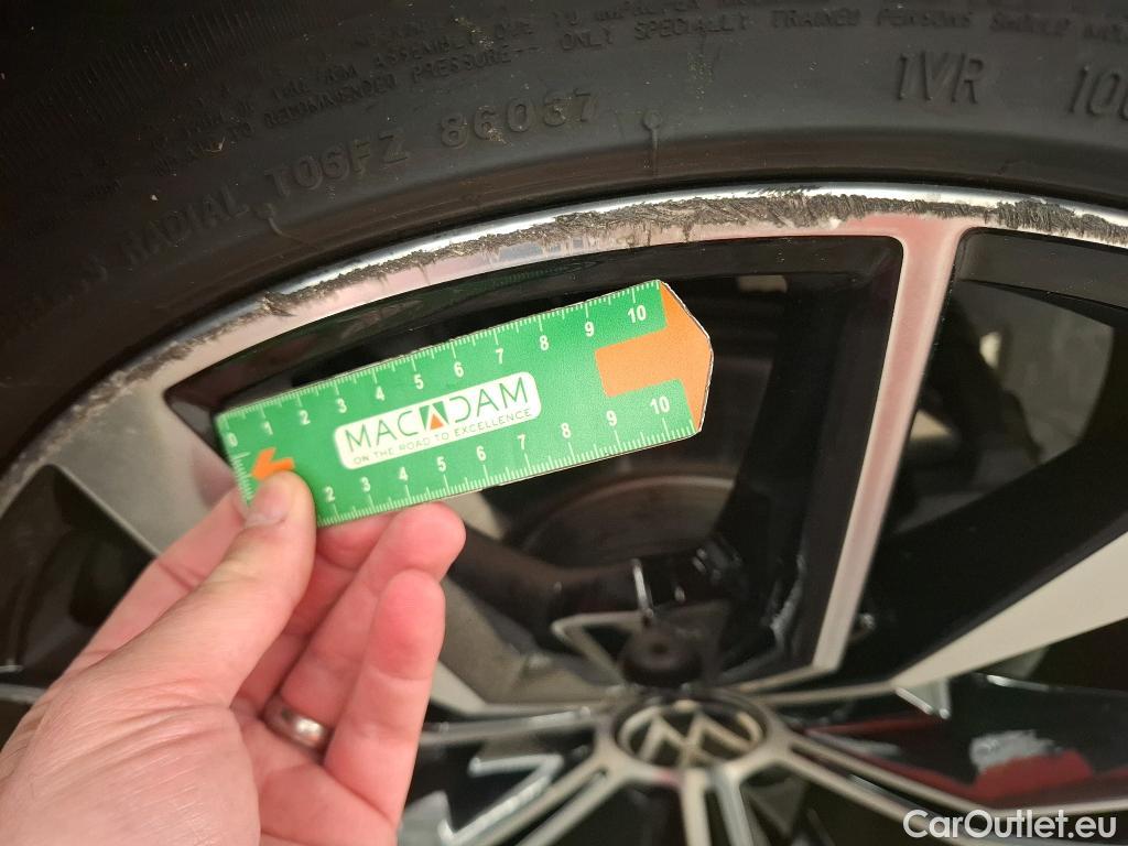  Volkswagen  Tiguan VOLKSWAGEN  / 2020 / 5P / SUV 2.0 TDI 150 DSG7 R-Line Exclusive #4