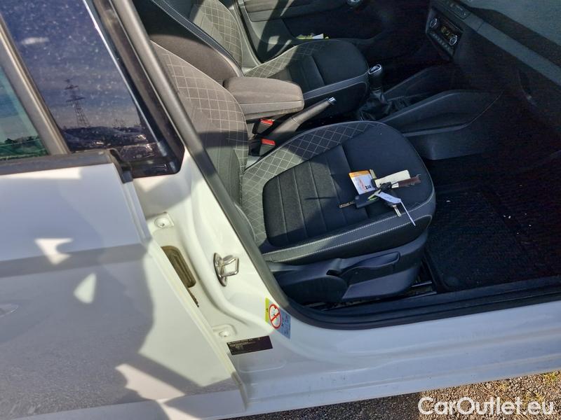  Skoda  Fabia  Combi (2015) Com.1.0TSI 70 Ambition 5d #38
