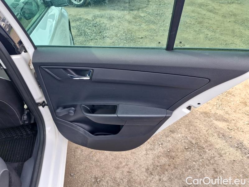  Skoda  Fabia  Combi (2015) Com.1.0TSI 70 Ambition 5d #25