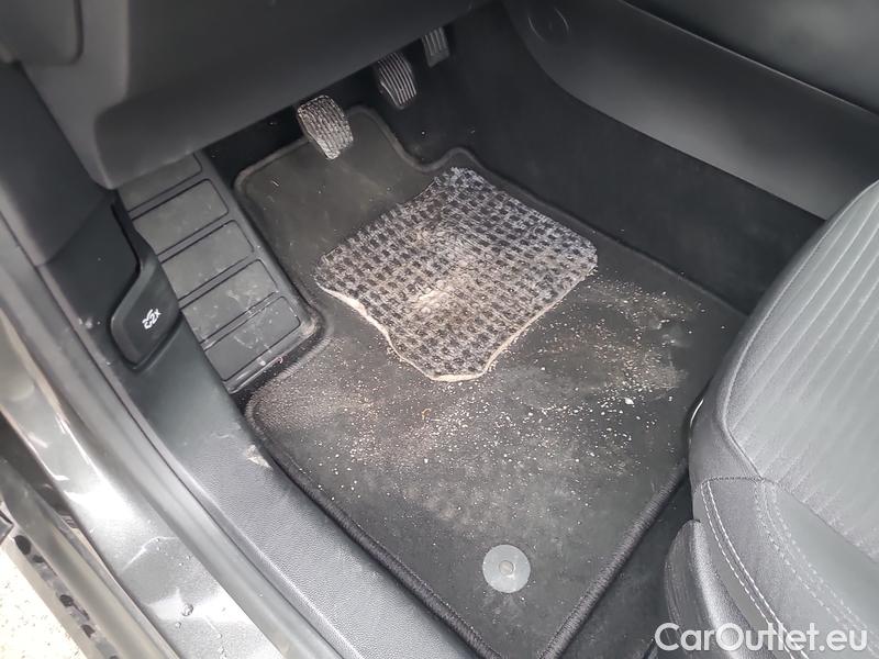  Ford  Focus   Turnier (CGE)(2018->) Foc.Kom.1.5EBl.120 Titanium #15