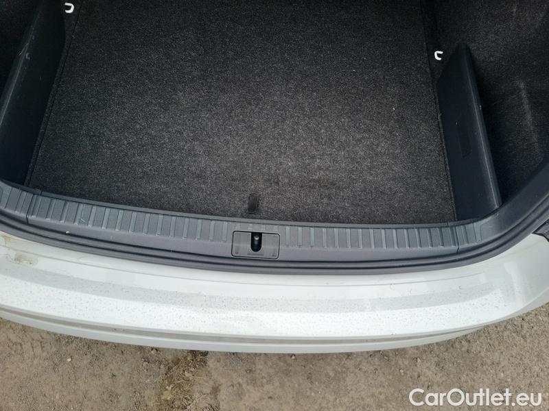  Skoda  Octavia  Combi (NX3)(2020) Oct.C.2.0 TDI 110 Ambition #9