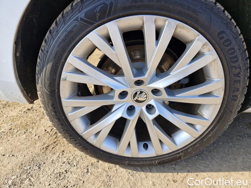  Skoda  Superb  (3V3)(2015) Supe.2.0TDI 147 Style 4x4 Aut #16