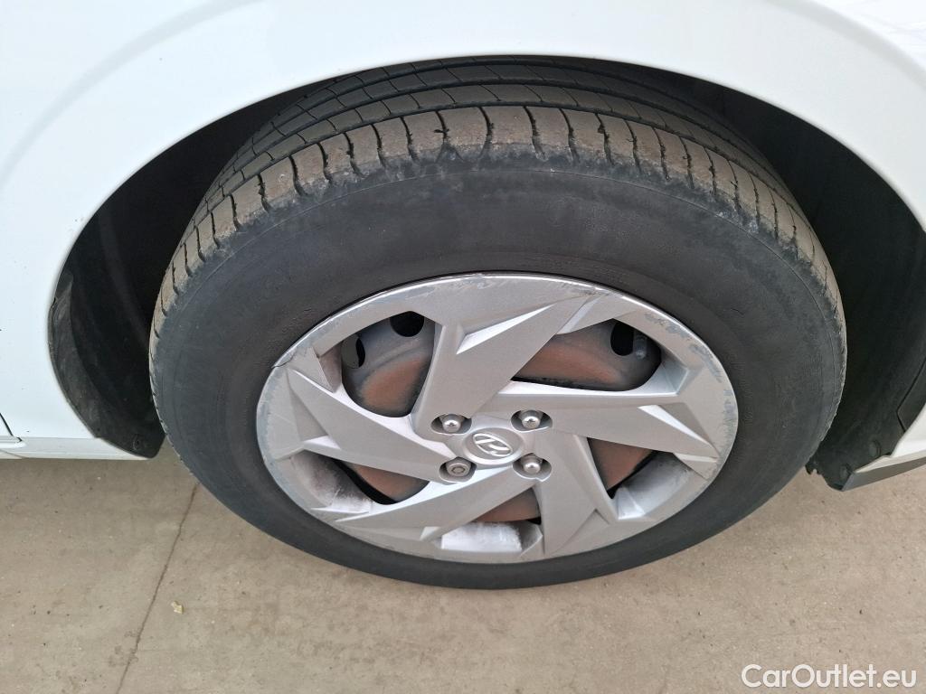  Hyundai  i20  Initia 1.2 85CV BVM5 E6d #18