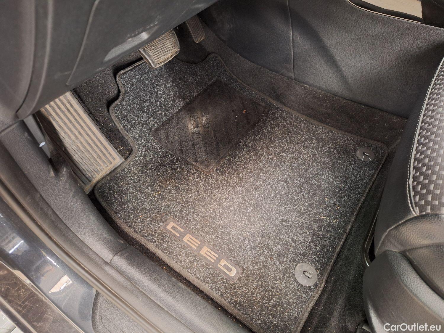  KIA  Cee'd Kia, Ceed SW '18, KIA  Sportswagon More 1.6 CRDi 136 MHEV DCT 5 #48