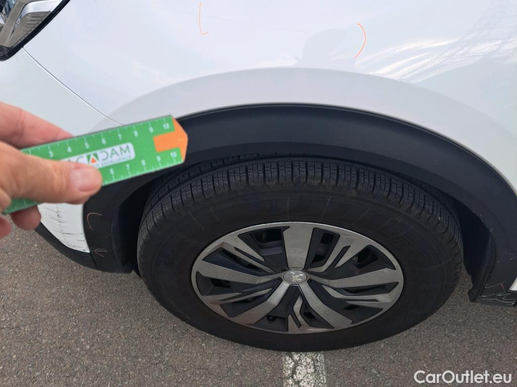  Peugeot  2008 PEUGEOT  / 2019 / 5P / todoterreno Active BlueHDI 81kW (110CV) #52