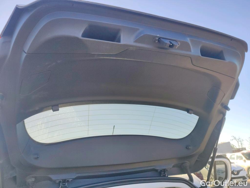  Peugeot  308 PEUGEOT  / 2017 / 5P / berlina con portón 5p Style BlueHDi 130 S&S #16