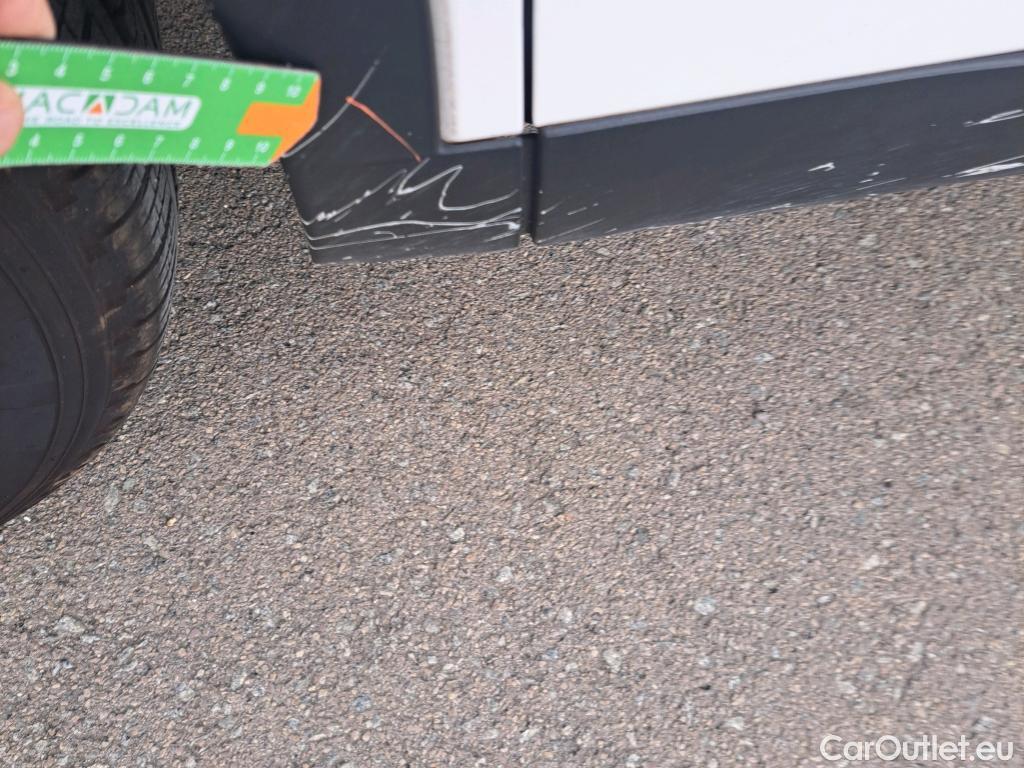  Peugeot  2008 PEUGEOT  / 2019 / 5P / todoterreno Active BlueHDI 81kW (110CV) #54