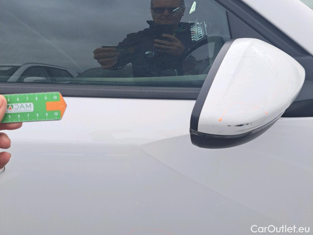  Peugeot  2008 PEUGEOT  / 2019 / 5P / todoterreno Active BlueHDI 81kW (110CV) #31