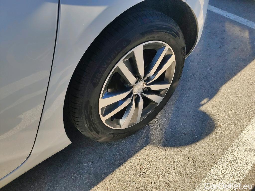  Peugeot  308 PEUGEOT  / 2017 / 5P / berlina con portón 5p Style BlueHDi 130 S&S #7