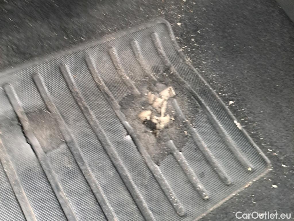  Peugeot  2008 PEUGEOT  / 2019 / 5P / todoterreno Active BlueHDI 81kW (110CV) #2