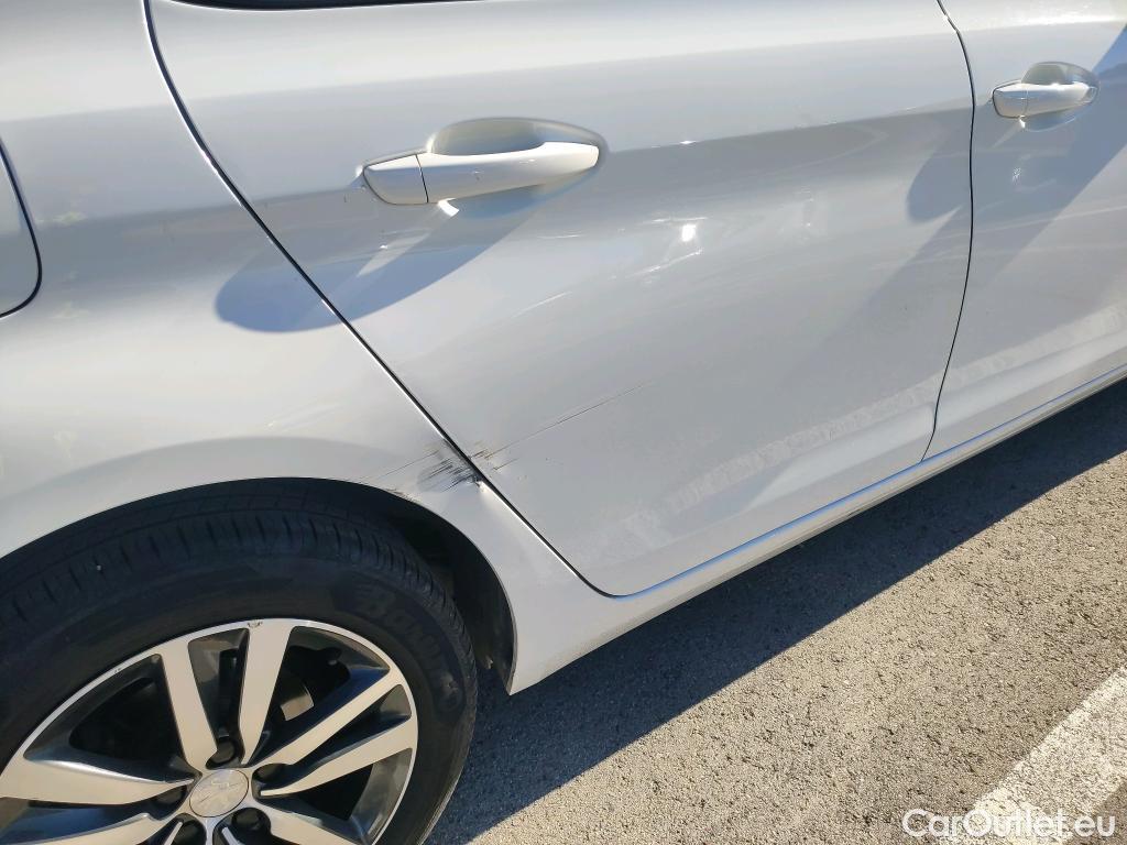  Peugeot  308 PEUGEOT  / 2017 / 5P / berlina con portón 5p Style BlueHDi 130 S&S #14