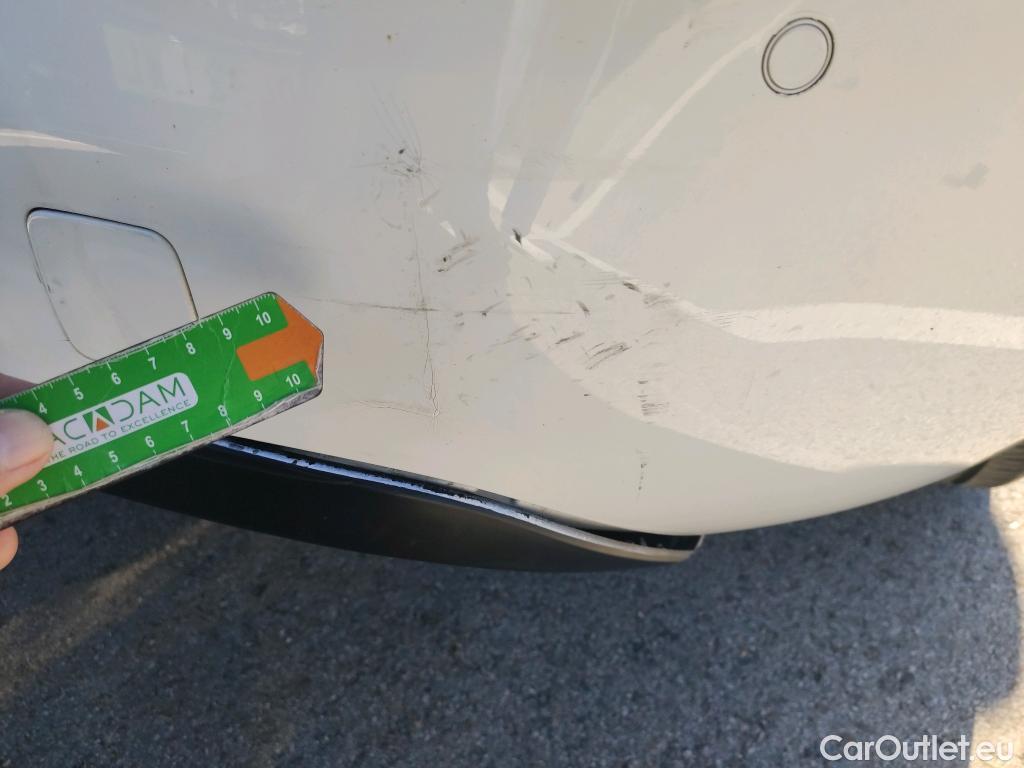  Peugeot  308 PEUGEOT  / 2017 / 5P / berlina con portón 5p Style BlueHDi 130 S&S #25