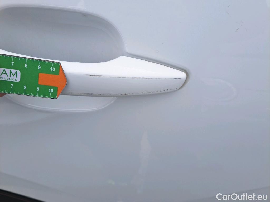  Peugeot  2008 PEUGEOT  / 2019 / 5P / todoterreno Active BlueHDI 81kW (110CV) #51