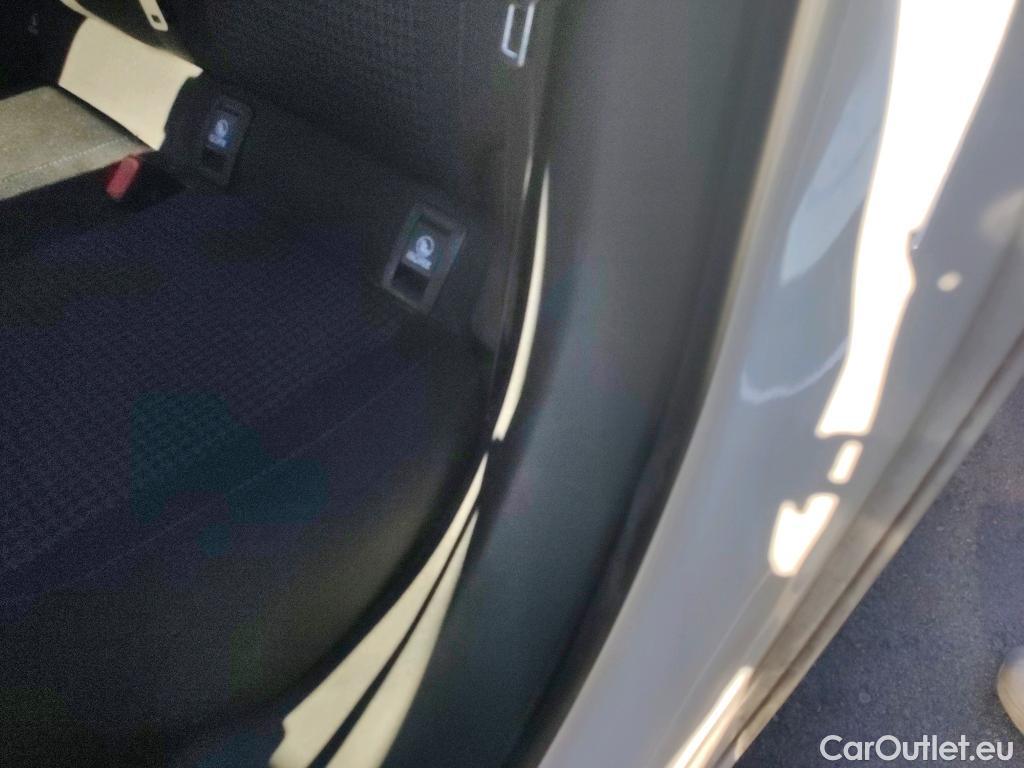  Peugeot  308 PEUGEOT  / 2017 / 5P / berlina con portón 5p Style BlueHDi 130 S&S #18