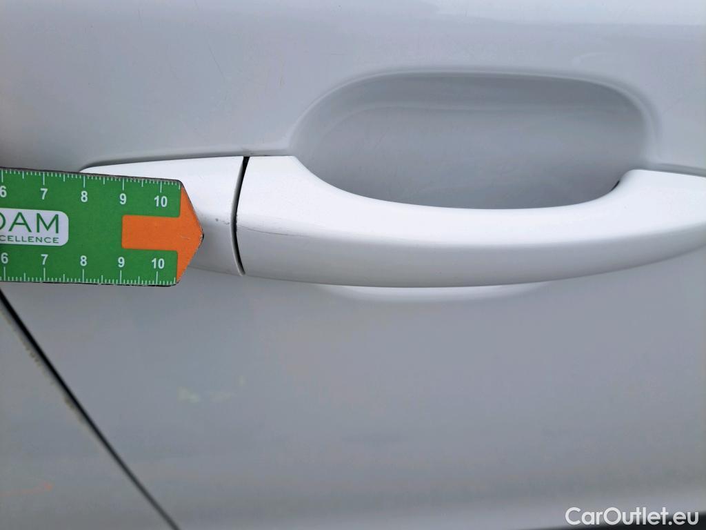  Peugeot  2008 PEUGEOT  / 2019 / 5P / todoterreno Active BlueHDI 81kW (110CV) #58