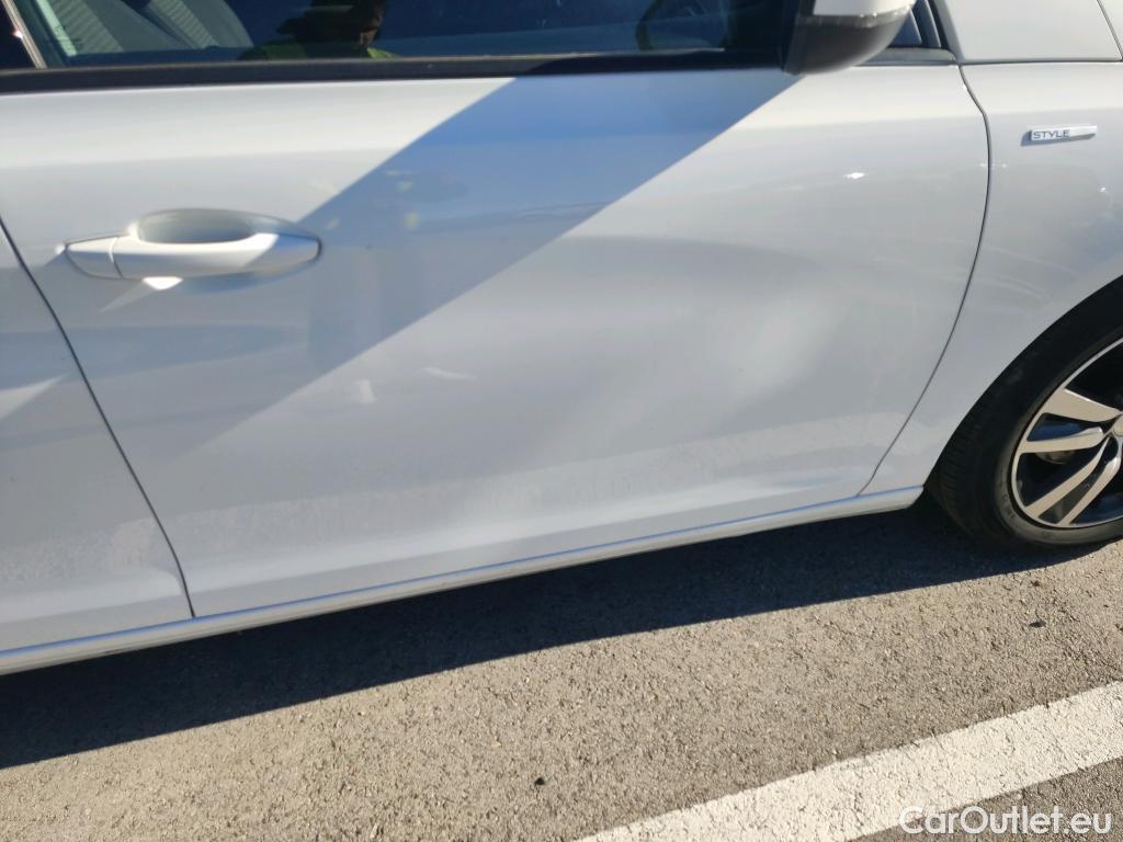  Peugeot  308 PEUGEOT  / 2017 / 5P / berlina con portón 5p Style BlueHDi 130 S&S #12