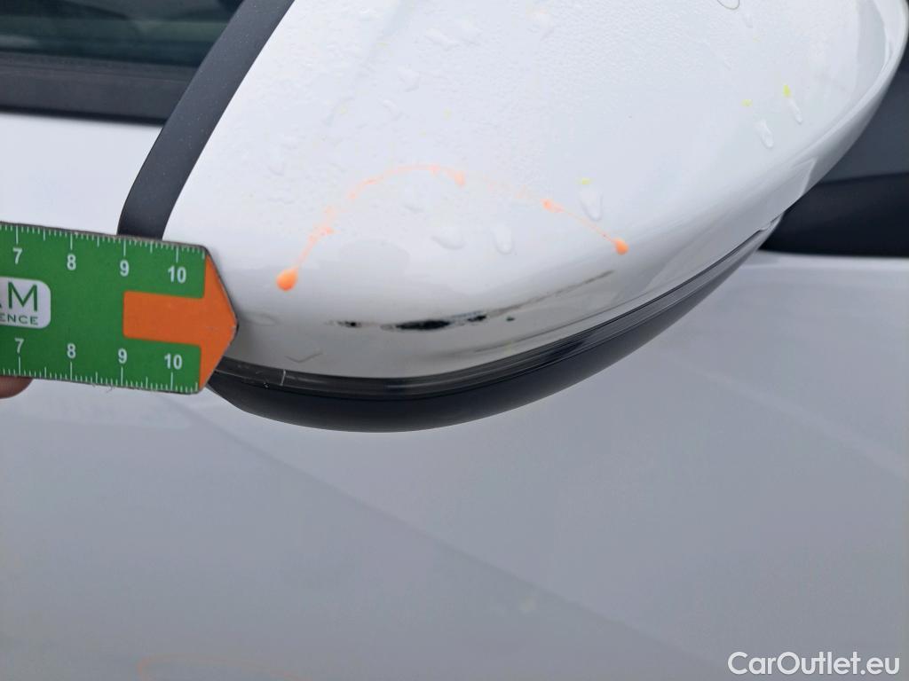  Peugeot  2008 PEUGEOT  / 2019 / 5P / todoterreno Active BlueHDI 81kW (110CV) #32