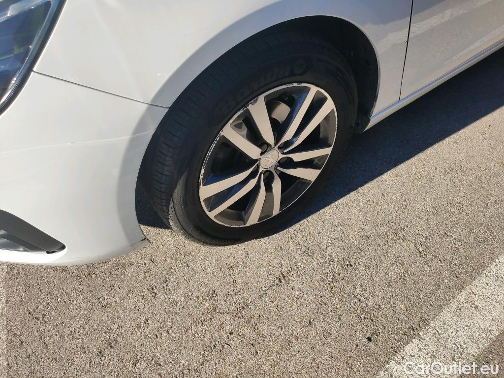  Peugeot  308 PEUGEOT  / 2017 / 5P / berlina con portón 5p Style BlueHDi 130 S&S #5