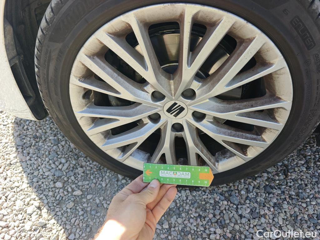  Seat  Leon SEAT Nuevo León / 2020 / 5P / familiar SP 1.4 e-Hybrid DSG S&S Xcellence Go L #53