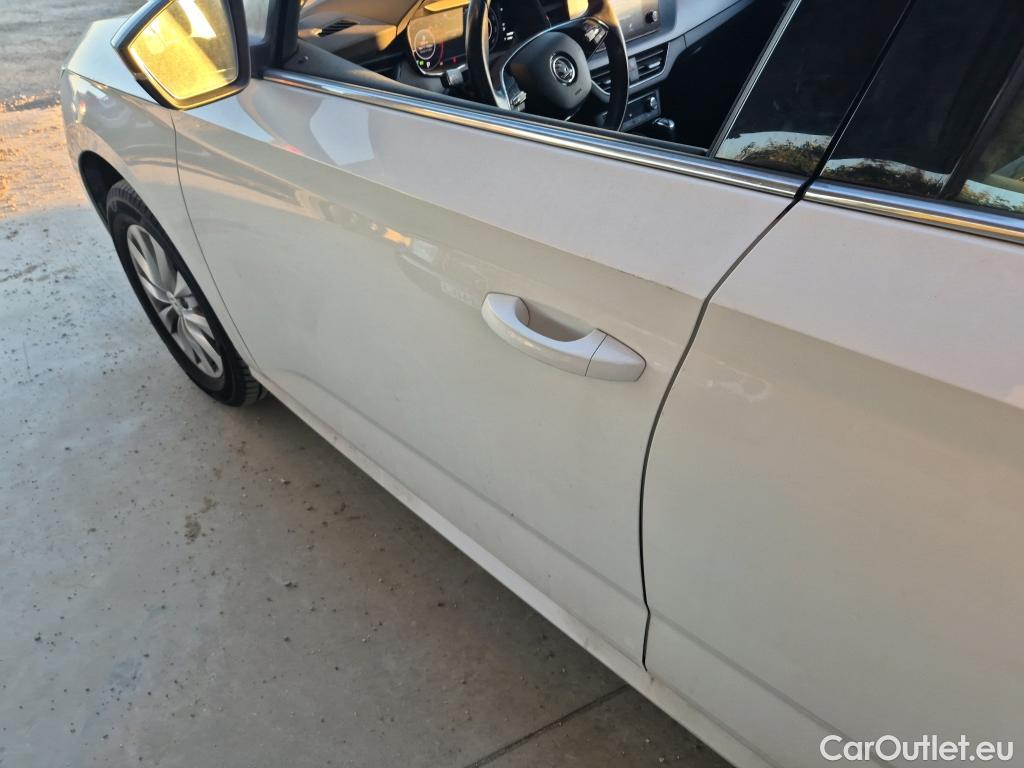  Skoda  KAMIQ SKODA  1.0 TSI 81kW (110CV) DSG Ambition #7