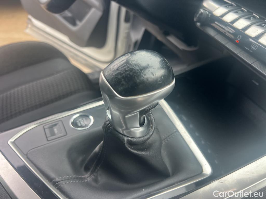  Peugeot  3008 PEUGEOT  / 2020 / 5P / todoterreno 1.5 BlueHDi 96kW (130CV) S&S Active Pack #28