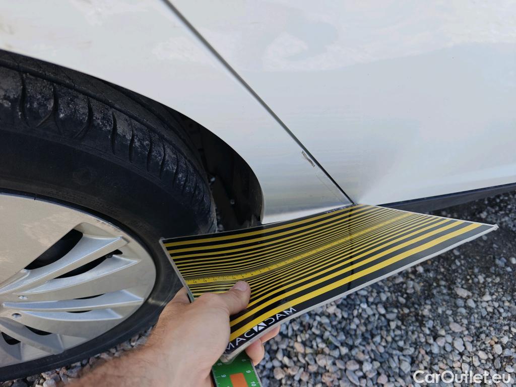  Ford  Focus FORD  5p 3G berlina con portón 1.5 TDCi E6 70kW (95CV) Trend+ #17