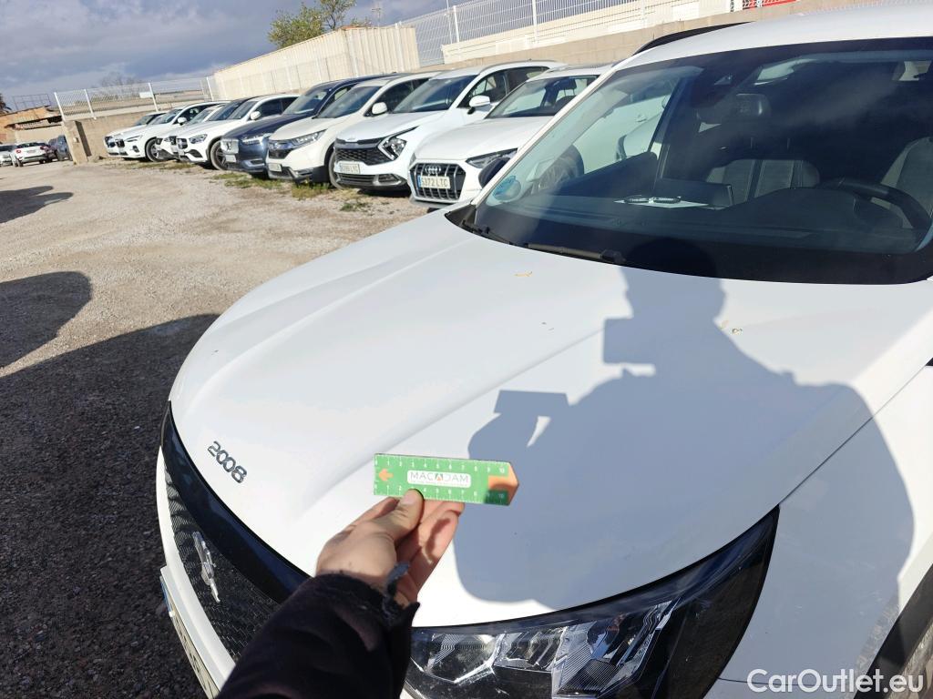  Peugeot  2008 PEUGEOT  / 2019 / 5P / todoterreno Allure BlueHDI 81kW (110CV) #8