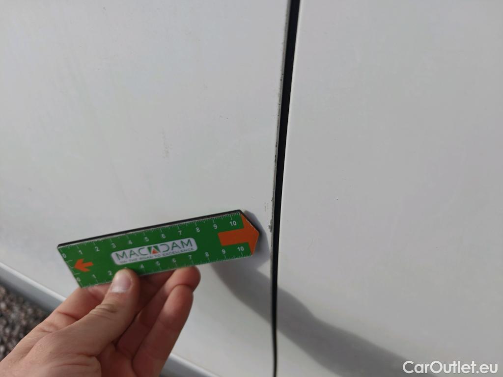  Peugeot  2008 PEUGEOT  / 2019 / 5P / todoterreno Allure BlueHDI 81kW (110CV) #17