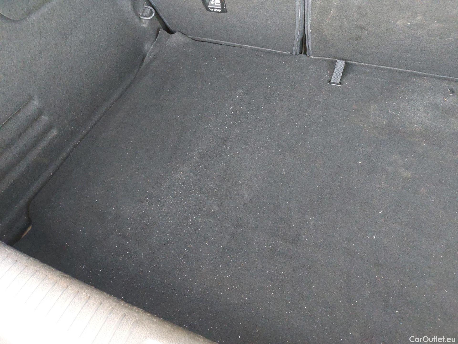  Renault  Megane RENAULT Mégane / 2015 / 5P / berlina con portón Life Blue dCi 70kW (95CV) #21