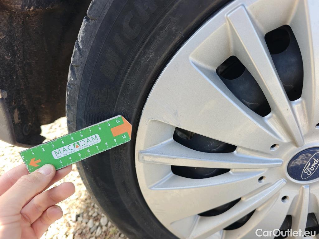  Ford  Focus FORD  5p 3G berlina con portón 1.5 TDCi E6 70kW (95CV) Trend+ #77