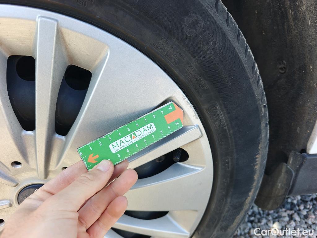  Ford  Focus FORD  5p 3G berlina con portón 1.5 TDCi E6 70kW (95CV) Trend+ #76