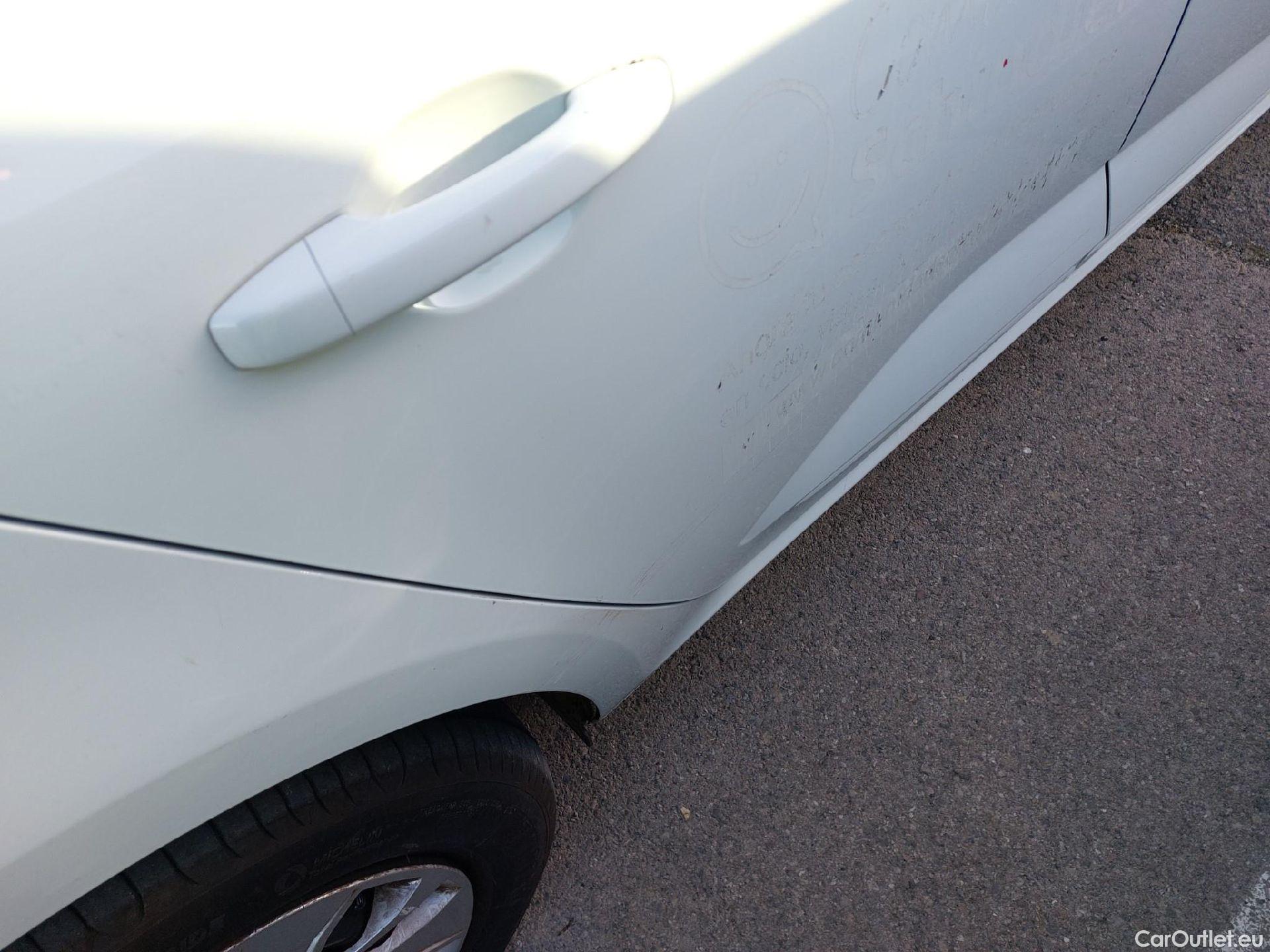  Renault  Megane RENAULT Mégane / 2015 / 5P / berlina con portón Life Blue dCi 70kW (95CV) #11