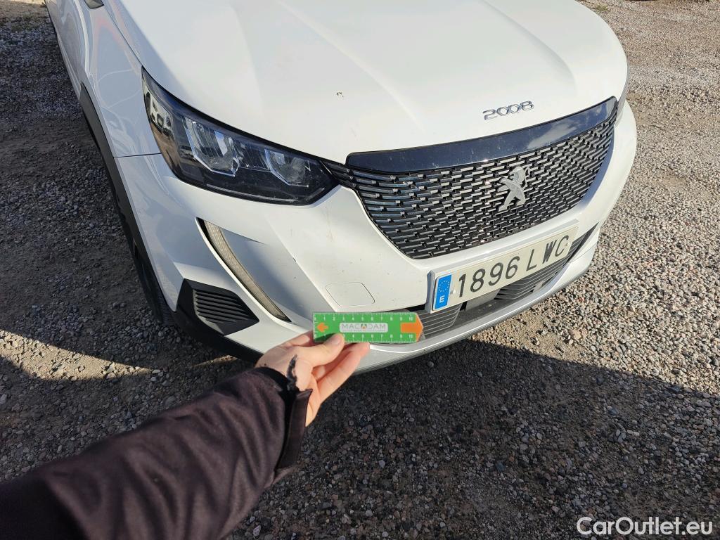  Peugeot  2008 PEUGEOT  / 2019 / 5P / todoterreno Allure BlueHDI 81kW (110CV) #52