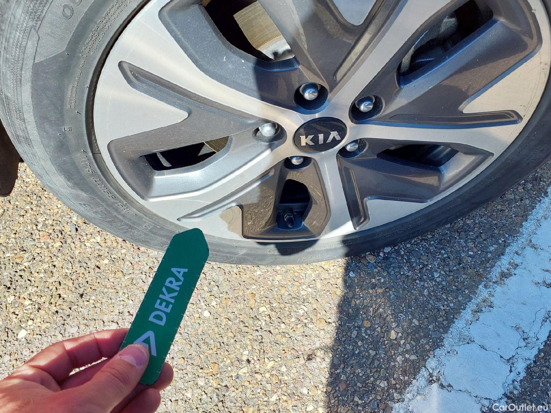  KIA  Niro KIA e- / 2016 / 5P / crossover e- 150kW Emotion (Long Range) #20