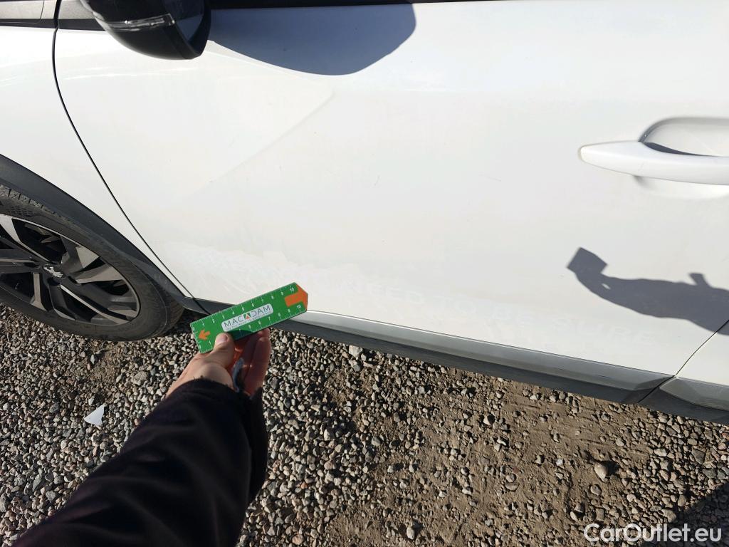  Peugeot  2008 PEUGEOT  / 2019 / 5P / todoterreno Allure BlueHDI 81kW (110CV) #21