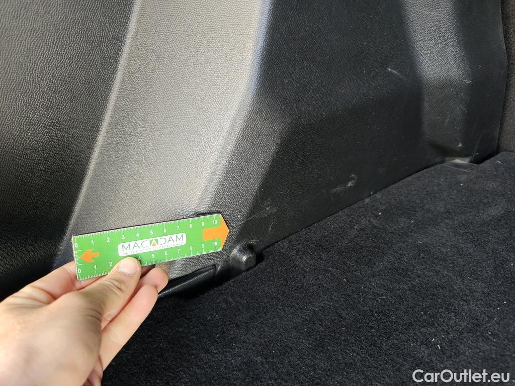  Peugeot  2008 PEUGEOT  / 2019 / 5P / todoterreno Allure BlueHDI 81kW (110CV) #33