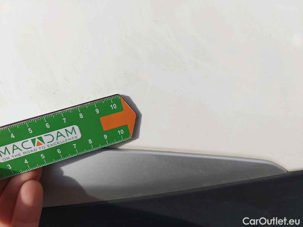  Peugeot  2008 PEUGEOT  / 2019 / 5P / todoterreno Allure BlueHDI 81kW (110CV) #24