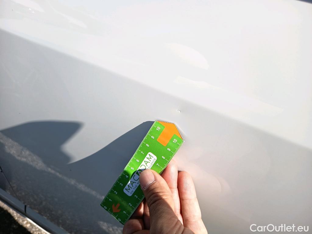  Land Rover  Discovery VOLKSWAGEN Transporter / 2020 / 4P / furgón Furgón Corto TN 2.0 TDI 110kW 4MO #31