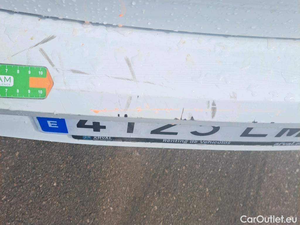  Volkswagen  Polo VOLKSWAGEN  / 2017 / 5P / berlina con portón Edition 1.0 59kW (80CV) #16