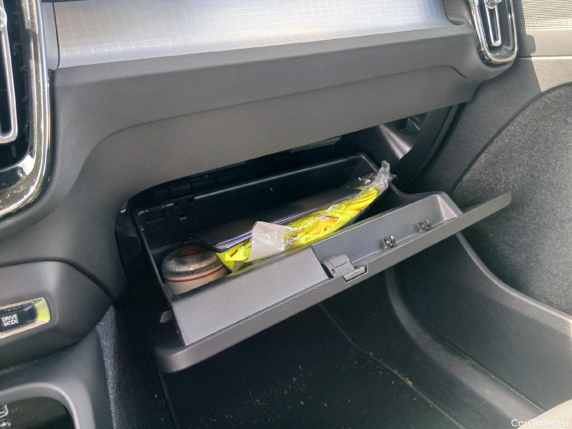  Volvo  XC 40 VOLVO XC40 / 2017 / 5P / todoterreno 2.0 B3 G Momentum Pro Auto #1