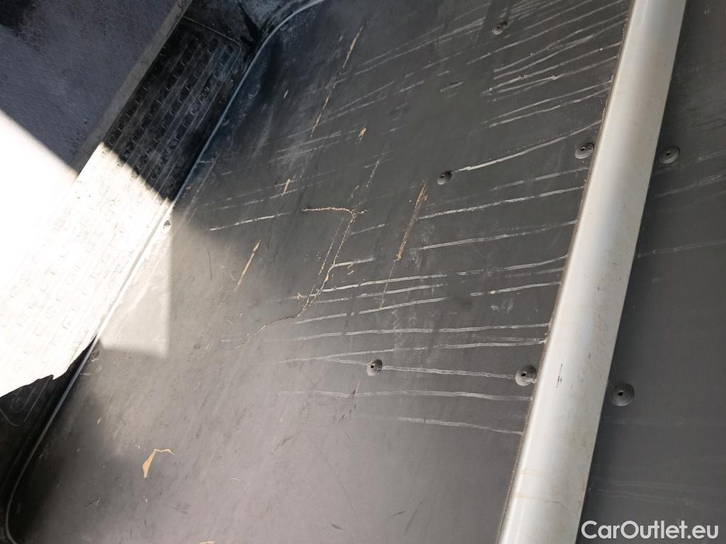  Land Rover  Discovery VOLKSWAGEN Transporter / 2020 / 4P / furgón Furgón Corto TN 2.0 TDI 110kW 4MO #16