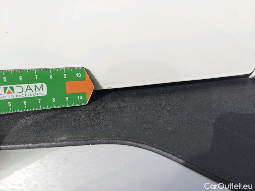  Peugeot  2008 PEUGEOT  / 2019 / 5P / todoterreno Allure BlueHDI 100 S&S BVM6 (AC) #48