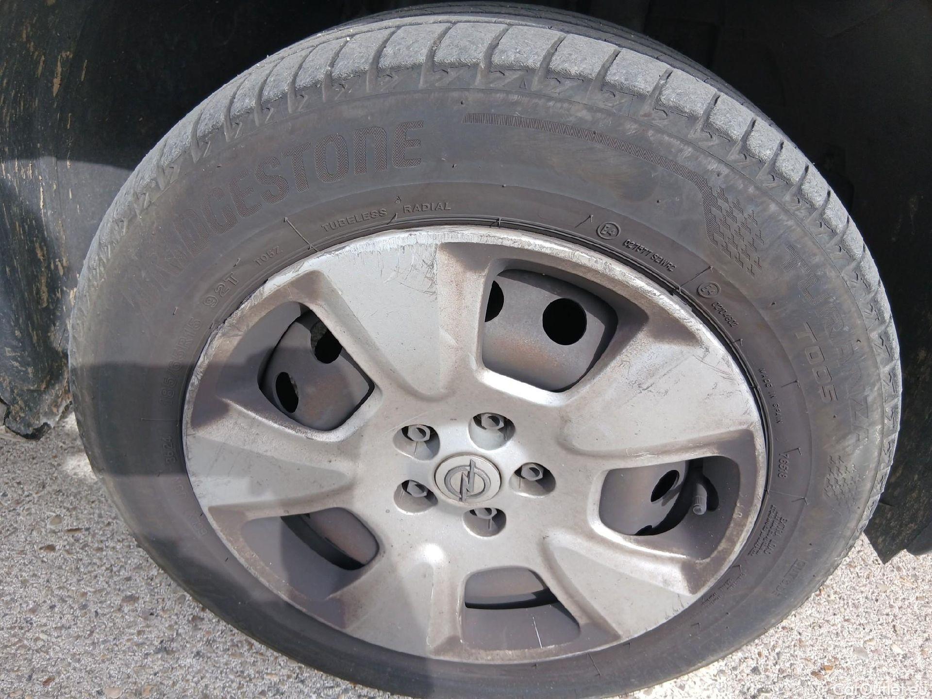  Opel  Combo OPEL  / 2012 / 3P / furgón derivado de turismo Cargo 1.3 CDTI 70kW (95CV) L1 H1 #40