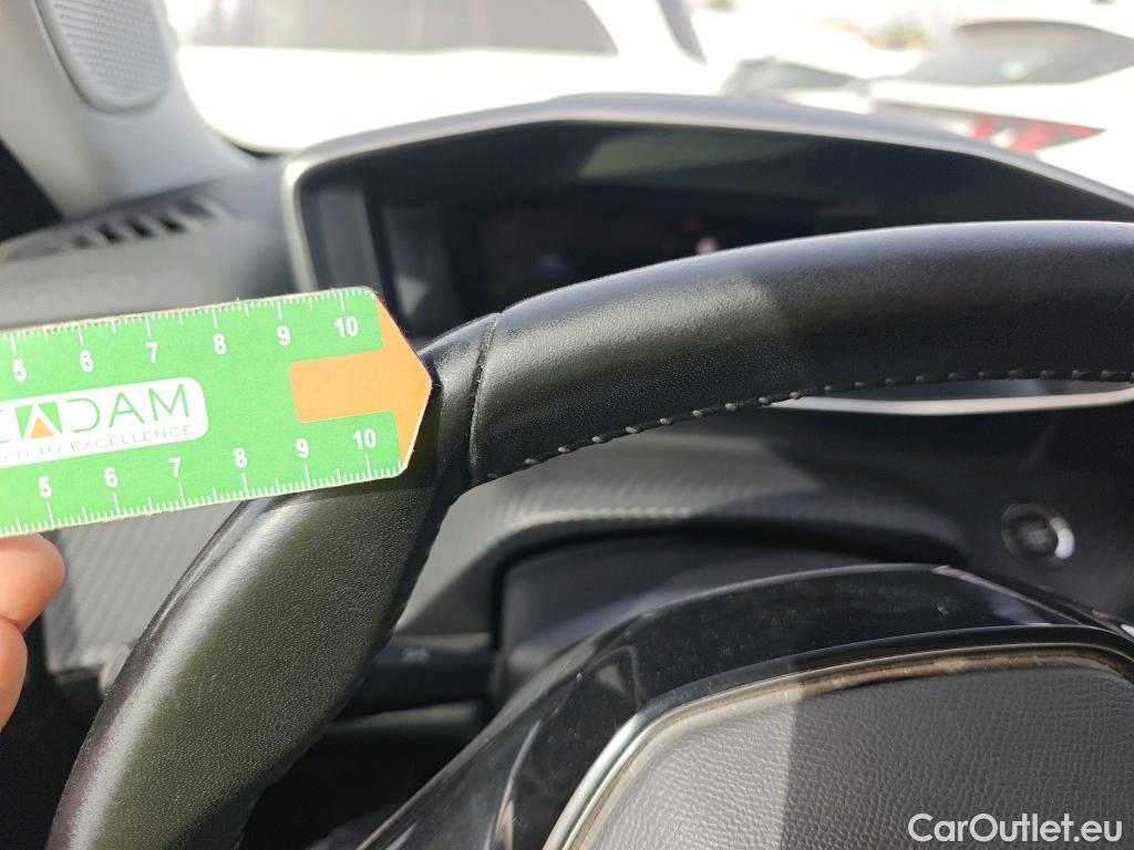  Peugeot  2008 PEUGEOT  / 2019 / 5P / todoterreno Allure BlueHDI 100 S&S BVM6 (AC) #25