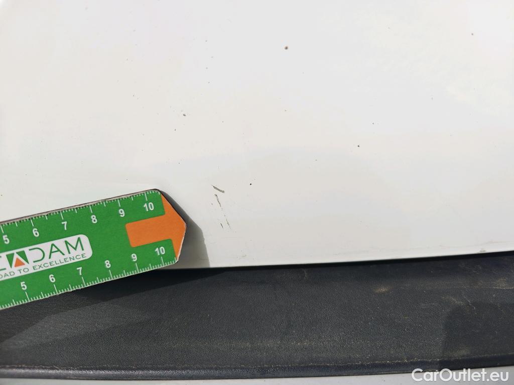  Peugeot  2008 PEUGEOT  / 2019 / 5P / todoterreno Allure BlueHDI 100 S&S BVM6 (AC) #47