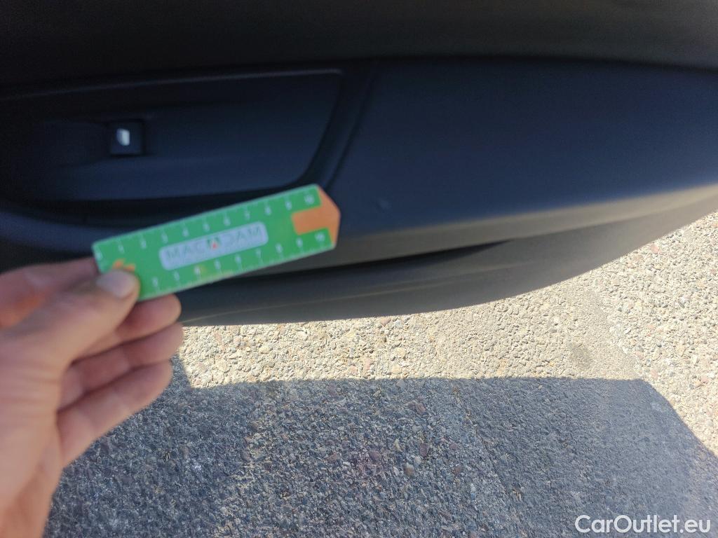  Peugeot  508 PEUGEOT  / 2018 / 5P / berlina con portón 5P Allure Pack PureTech 130 S&S EAT8 #56